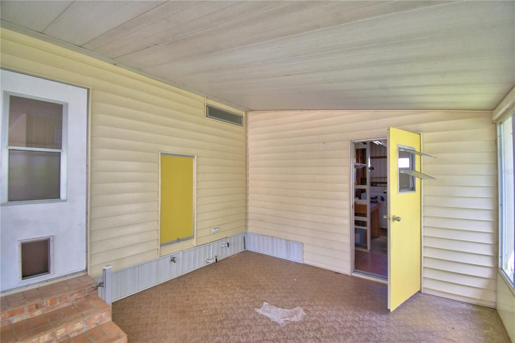 For Sale: $99,000 (2 beds, 2 baths, 1035 Square Feet)