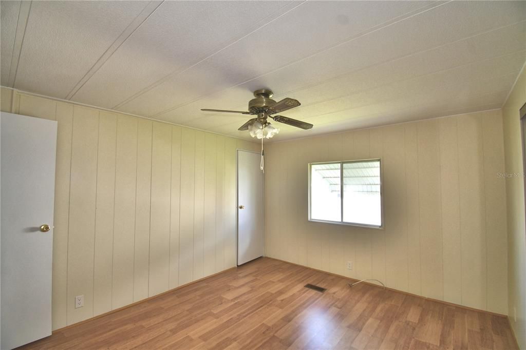 For Sale: $99,000 (2 beds, 2 baths, 1035 Square Feet)