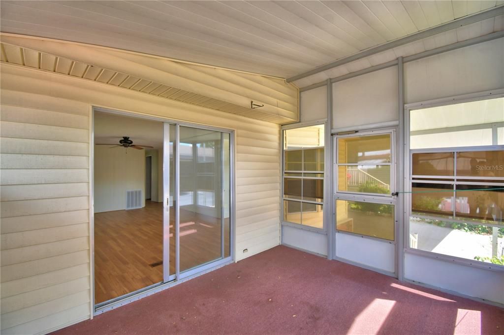 For Sale: $99,000 (2 beds, 2 baths, 1035 Square Feet)