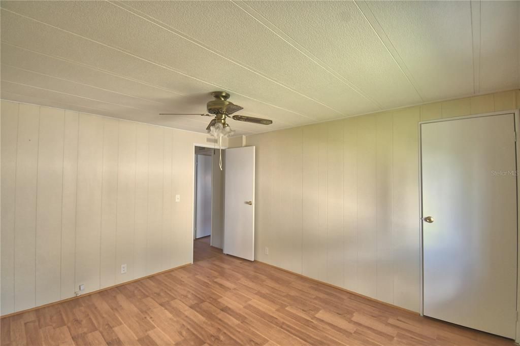 For Sale: $99,000 (2 beds, 2 baths, 1035 Square Feet)