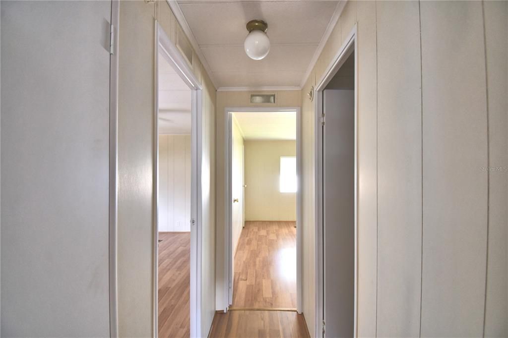 For Sale: $99,000 (2 beds, 2 baths, 1035 Square Feet)