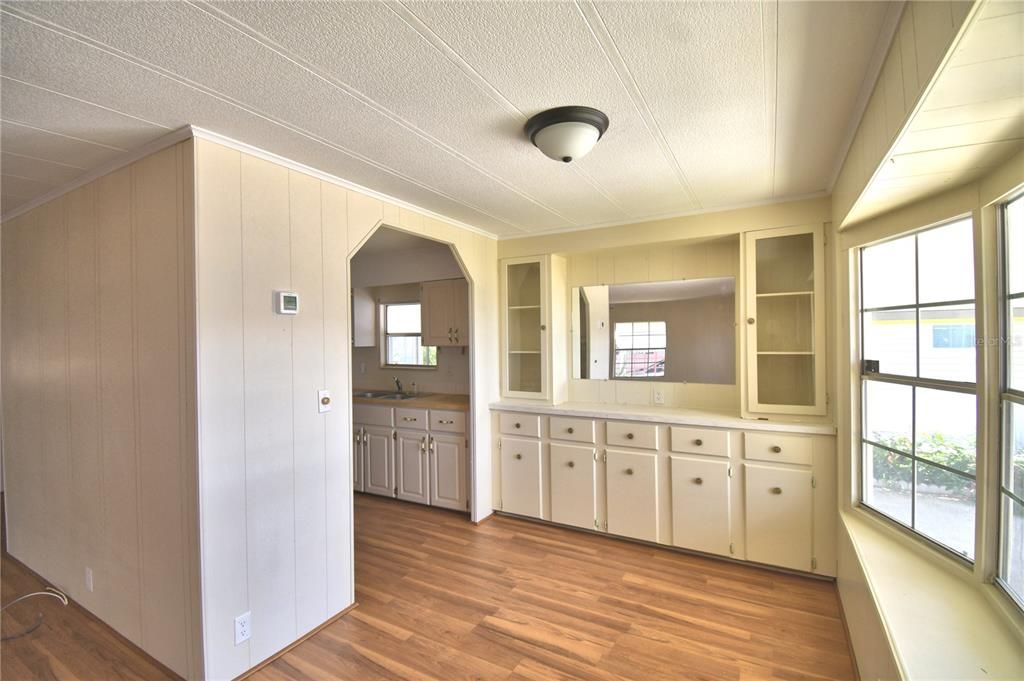 For Sale: $99,000 (2 beds, 2 baths, 1035 Square Feet)