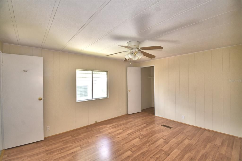 For Sale: $99,000 (2 beds, 2 baths, 1035 Square Feet)