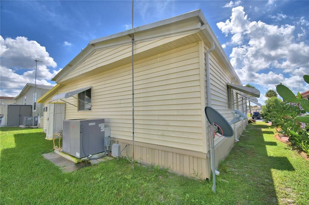 For Sale: $99,000 (2 beds, 2 baths, 1035 Square Feet)