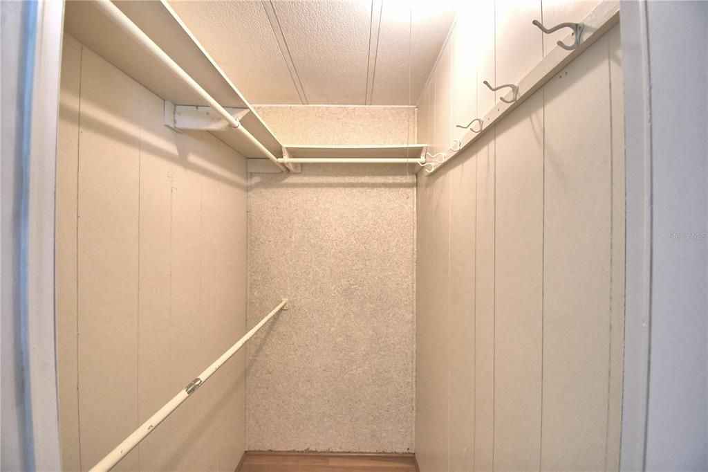 For Sale: $99,000 (2 beds, 2 baths, 1035 Square Feet)