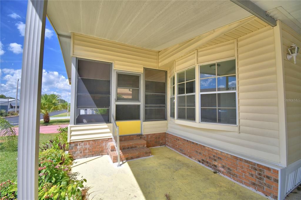 For Sale: $99,000 (2 beds, 2 baths, 1035 Square Feet)