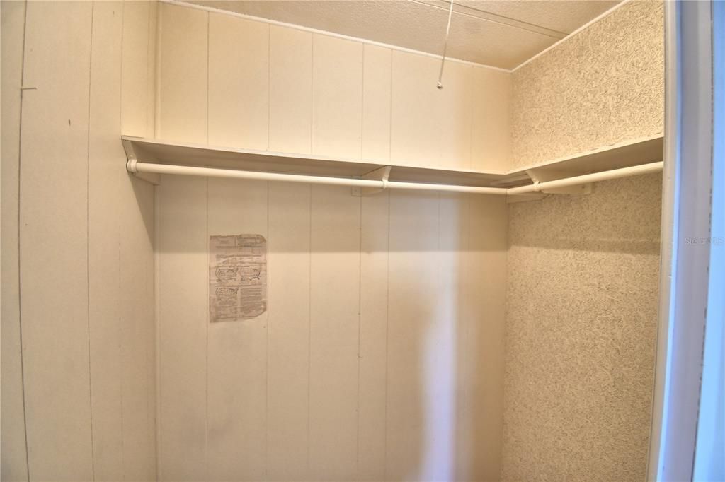 For Sale: $99,000 (2 beds, 2 baths, 1035 Square Feet)