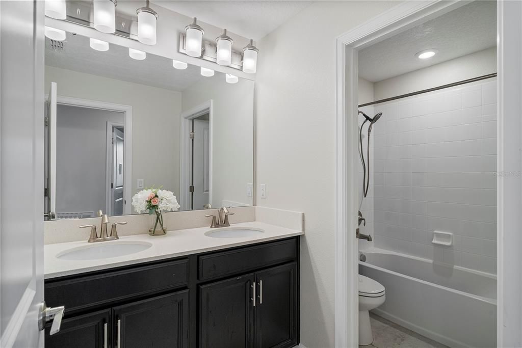 Под контрактом: $508,000 (5 спален, 3 ванн, 3282 Квадратных фут)