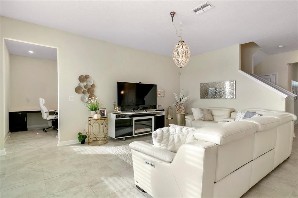 Под контрактом: $508,000 (5 спален, 3 ванн, 3282 Квадратных фут)