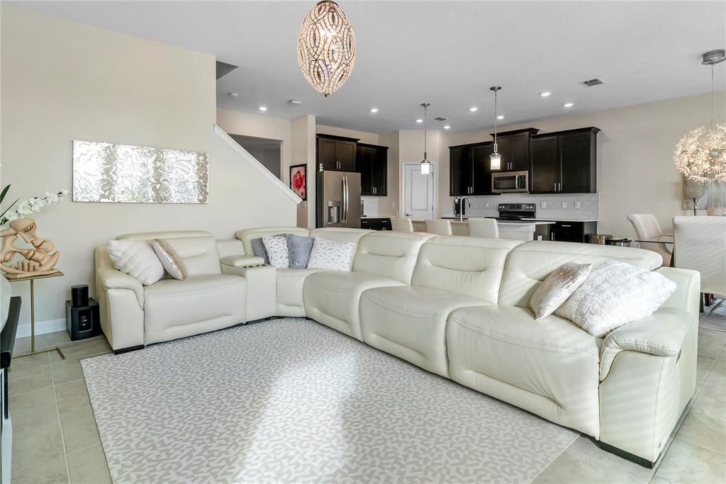 Под контрактом: $508,000 (5 спален, 3 ванн, 3282 Квадратных фут)