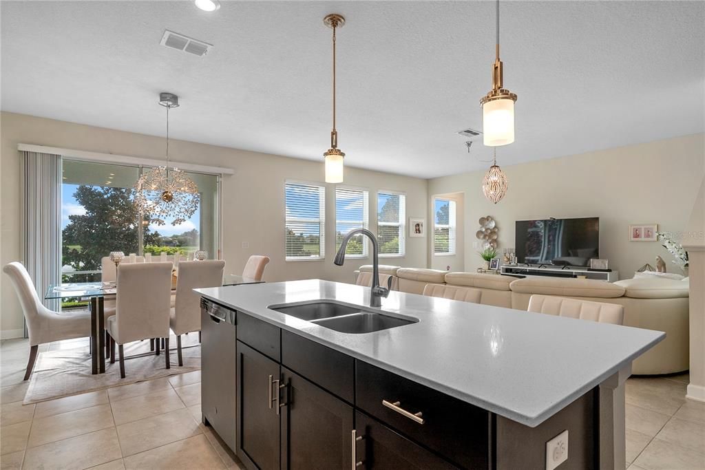 Под контрактом: $508,000 (5 спален, 3 ванн, 3282 Квадратных фут)