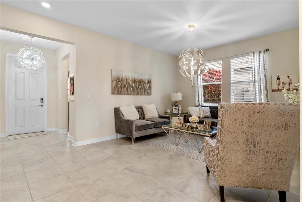 Под контрактом: $508,000 (5 спален, 3 ванн, 3282 Квадратных фут)