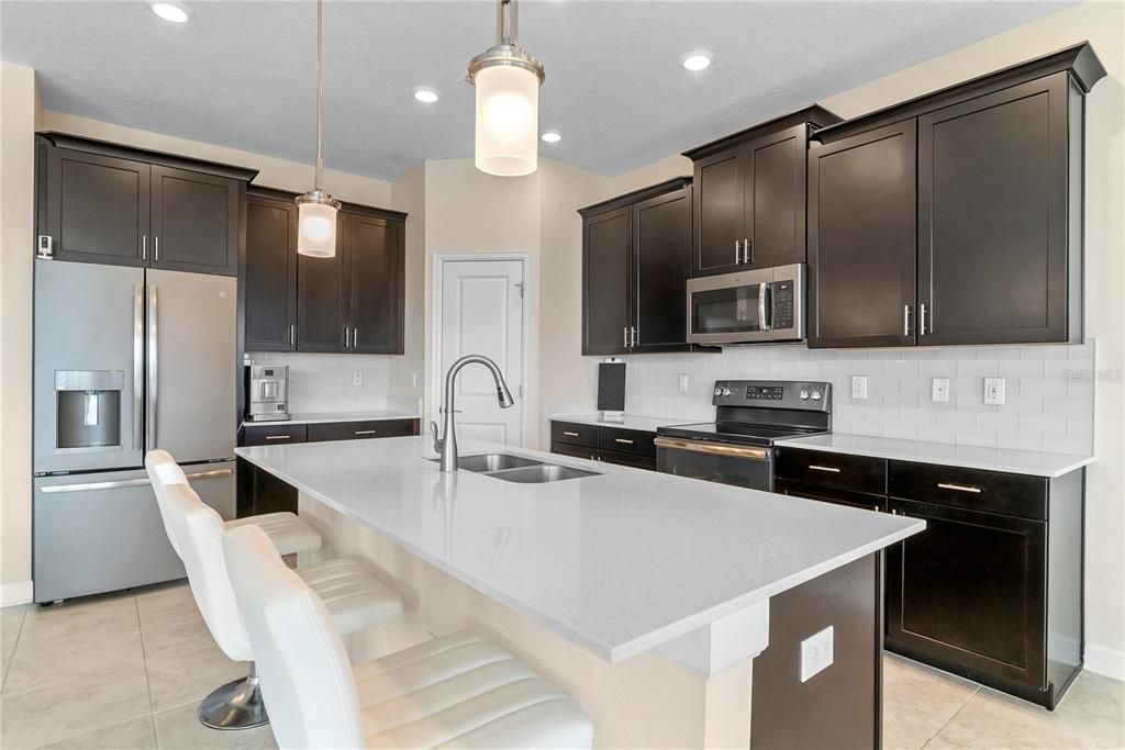 Под контрактом: $508,000 (5 спален, 3 ванн, 3282 Квадратных фут)