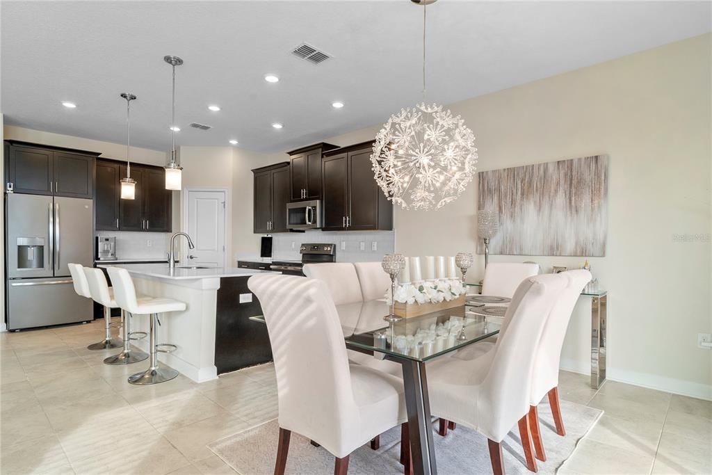 Под контрактом: $508,000 (5 спален, 3 ванн, 3282 Квадратных фут)