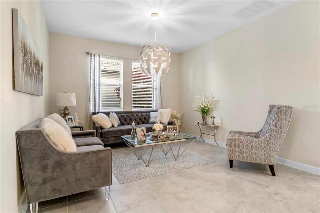 Под контрактом: $508,000 (5 спален, 3 ванн, 3282 Квадратных фут)