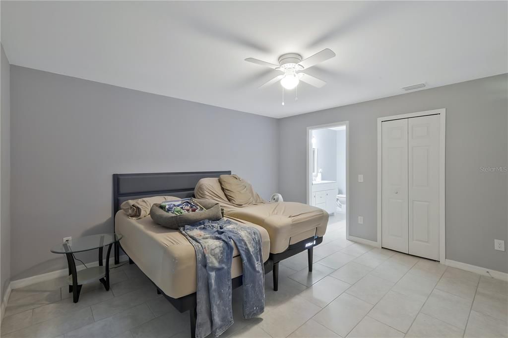 For Sale: $529,900 (6 beds, 0 baths, 2400 Square Feet)