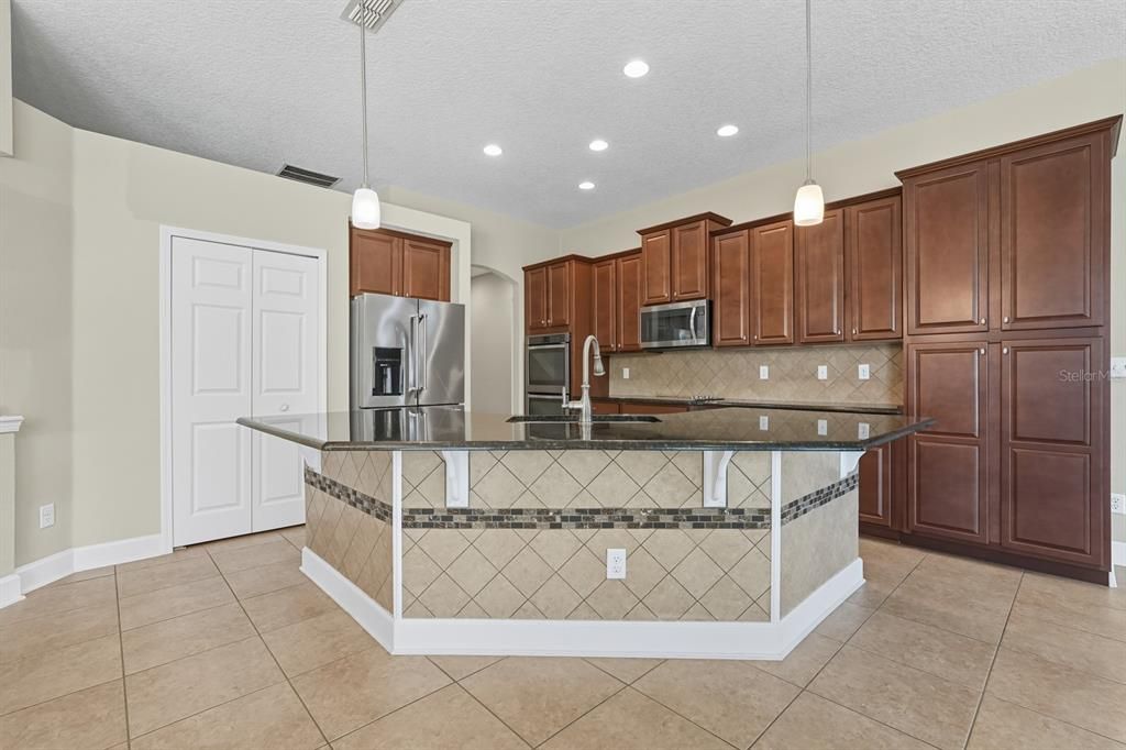 For Sale: $675,000 (4 beds, 3 baths, 3257 Square Feet)