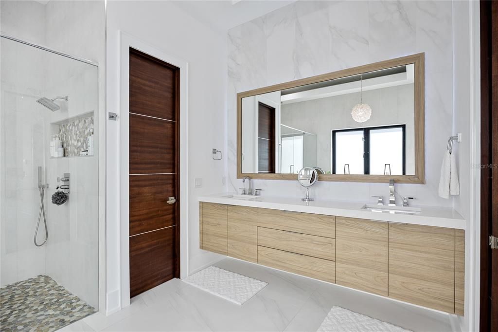 На продажу: $7,950,000 (4 спален, 4 ванн, 4511 Квадратных фут)