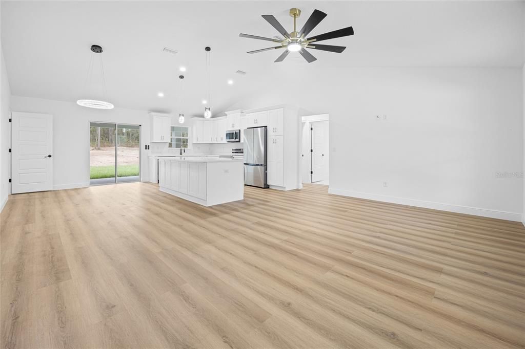 Activo con contrato: $380,000 (3 camas, 2 baños, 1520 Pies cuadrados)