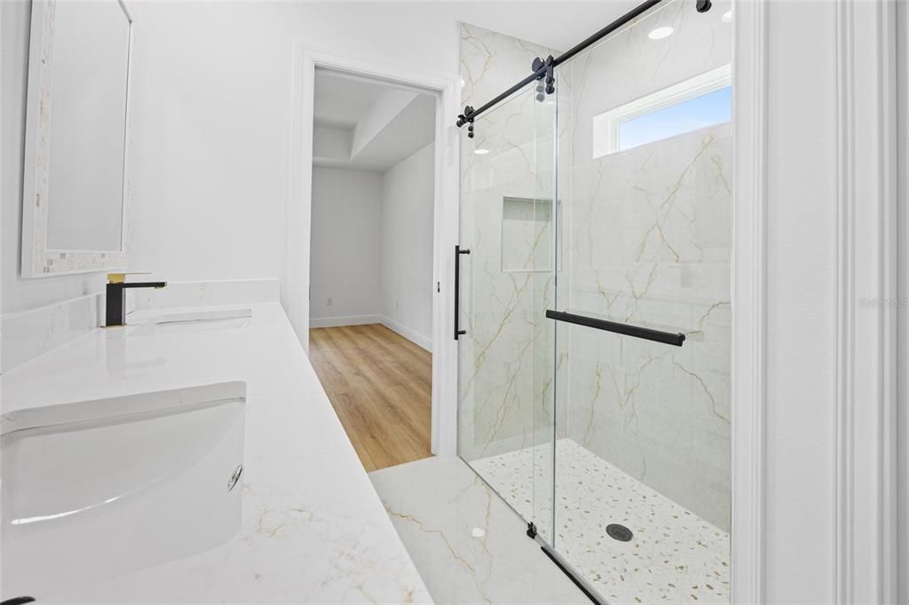 Activo con contrato: $380,000 (3 camas, 2 baños, 1520 Pies cuadrados)