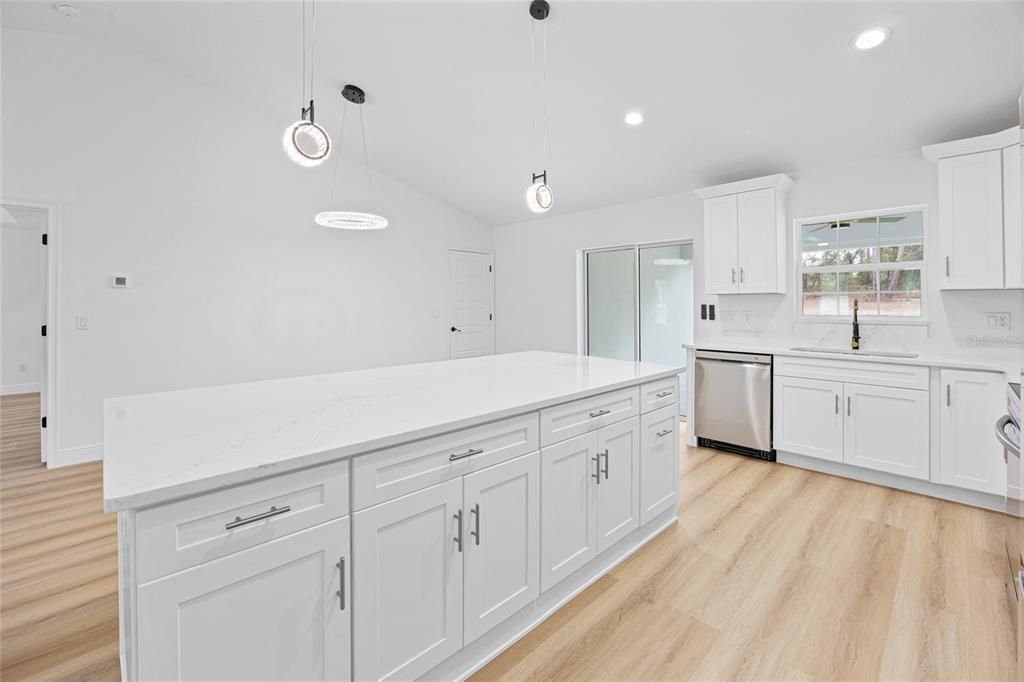 Activo con contrato: $380,000 (3 camas, 2 baños, 1520 Pies cuadrados)