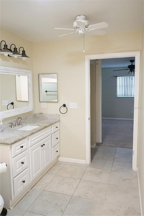 合同活跃: $230,000 (2 贝兹, 2 浴室, 1642 平方英尺)