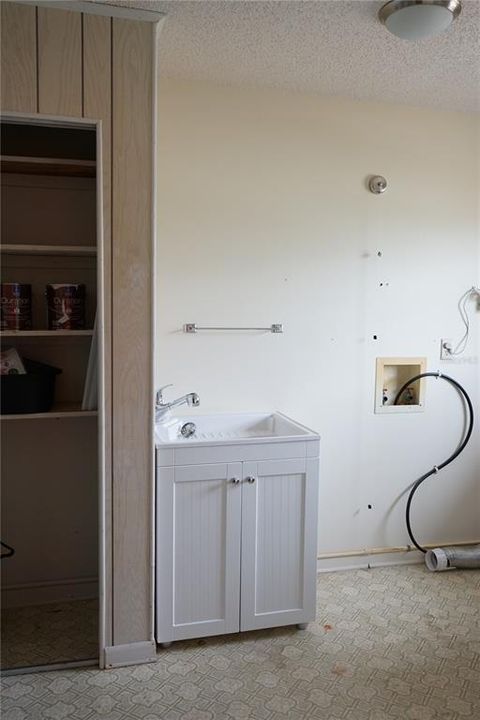 合同活跃: $230,000 (2 贝兹, 2 浴室, 1642 平方英尺)