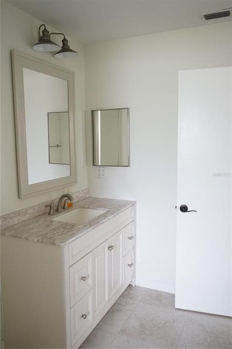 合同活跃: $230,000 (2 贝兹, 2 浴室, 1642 平方英尺)