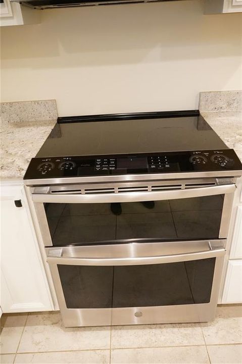 合同活跃: $230,000 (2 贝兹, 2 浴室, 1642 平方英尺)