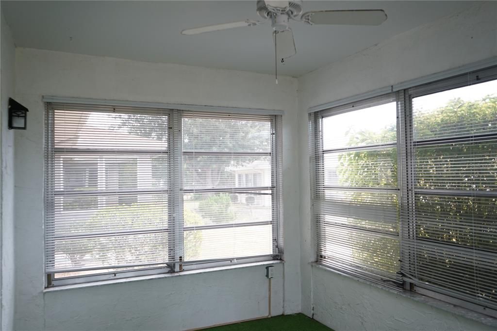 合同活跃: $230,000 (2 贝兹, 2 浴室, 1642 平方英尺)