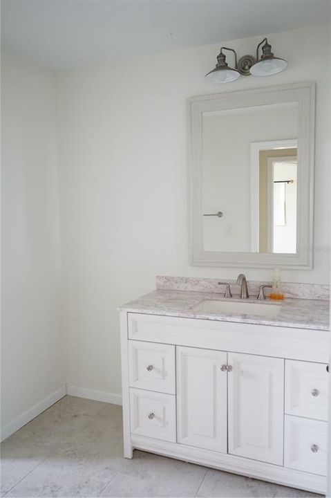 合同活跃: $230,000 (2 贝兹, 2 浴室, 1642 平方英尺)