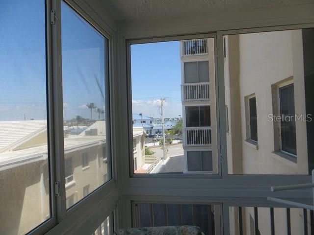 В аренду: $5,300 (2 спален, 2 ванн, 867 Квадратных фут)