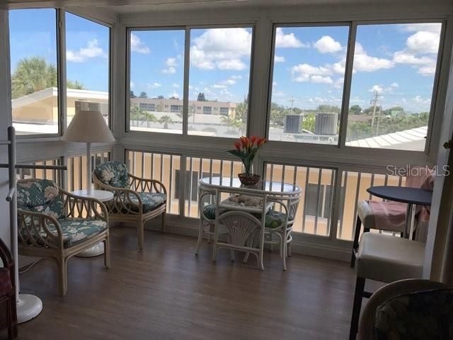 В аренду: $5,300 (2 спален, 2 ванн, 867 Квадратных фут)