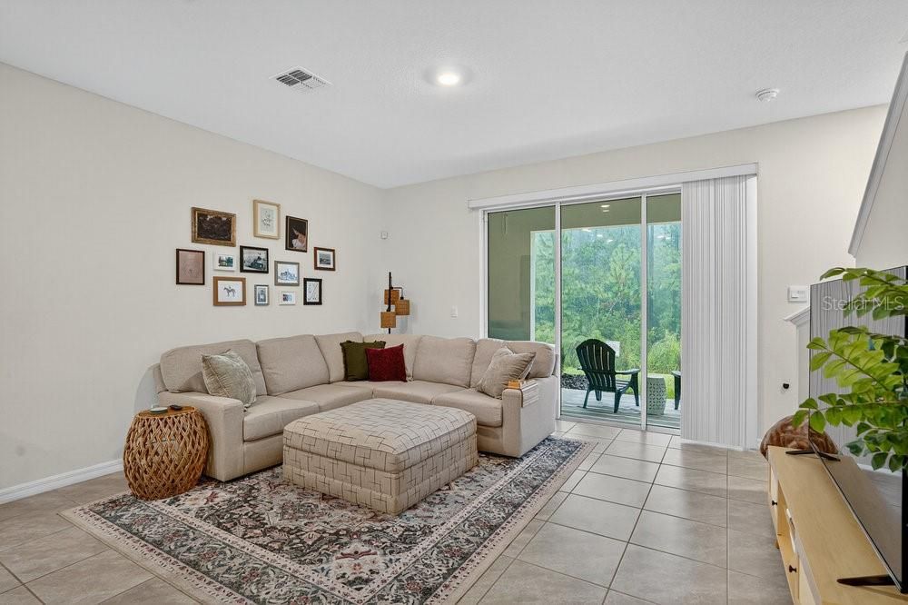 For Sale: $299,000 (3 beds, 2 baths, 1656 Square Feet)