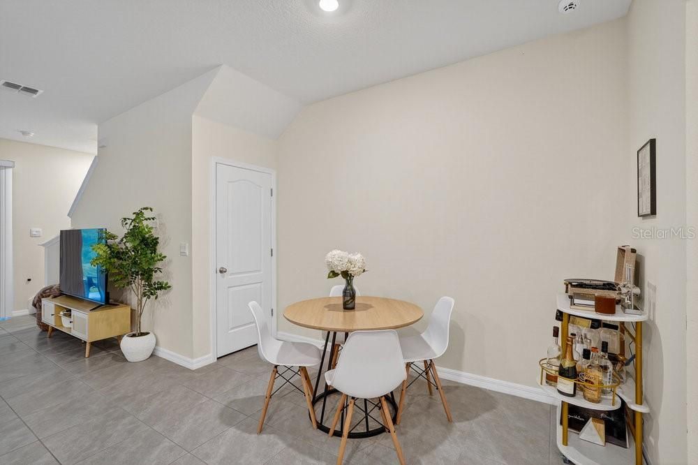 For Sale: $299,000 (3 beds, 2 baths, 1656 Square Feet)