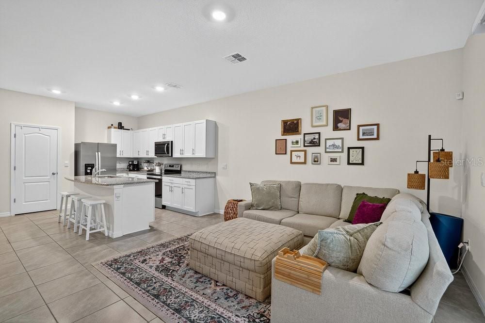 For Sale: $299,000 (3 beds, 2 baths, 1656 Square Feet)