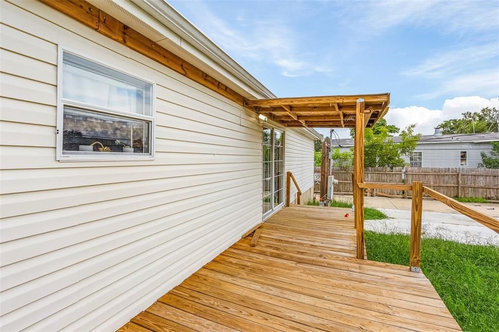 Active With Contract: $169,900 (3 beds, 2 baths, 1344 Square Feet)