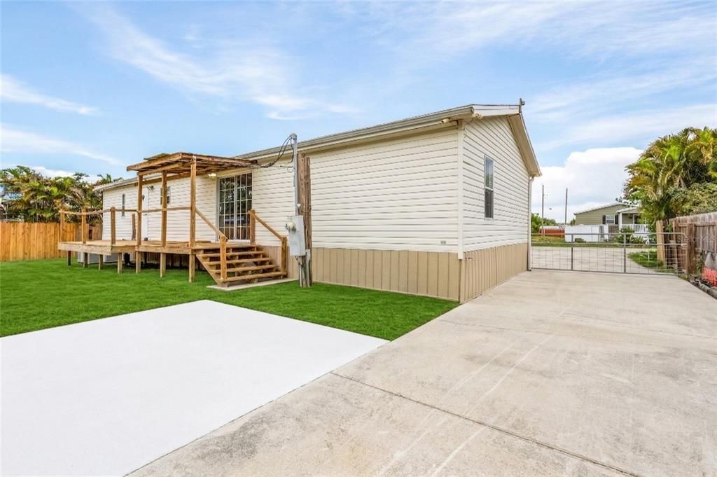 Active With Contract: $169,900 (3 beds, 2 baths, 1344 Square Feet)