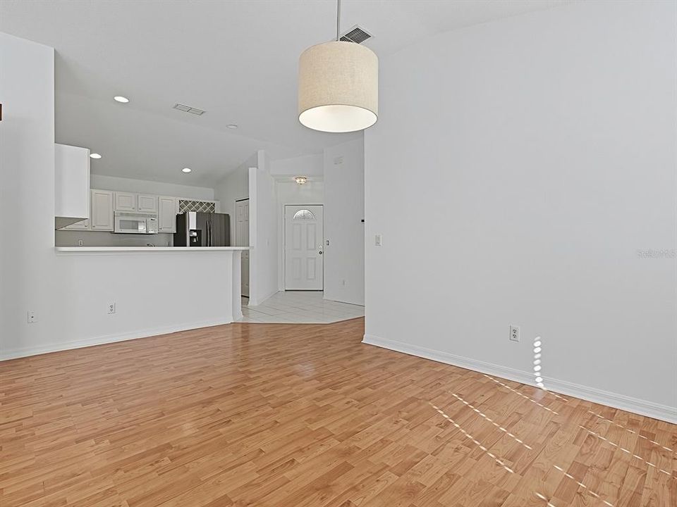 Active With Contract: $315,000 (2 beds, 2 baths, 1522 Square Feet)