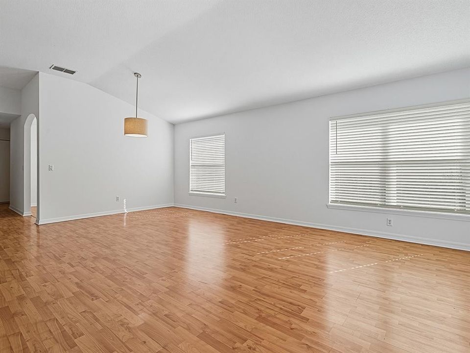 Active With Contract: $315,000 (2 beds, 2 baths, 1522 Square Feet)