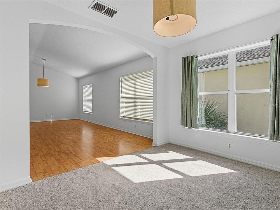 Active With Contract: $315,000 (2 beds, 2 baths, 1522 Square Feet)