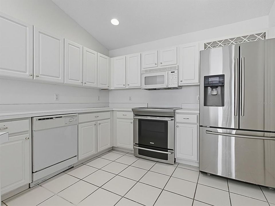 Active With Contract: $315,000 (2 beds, 2 baths, 1522 Square Feet)