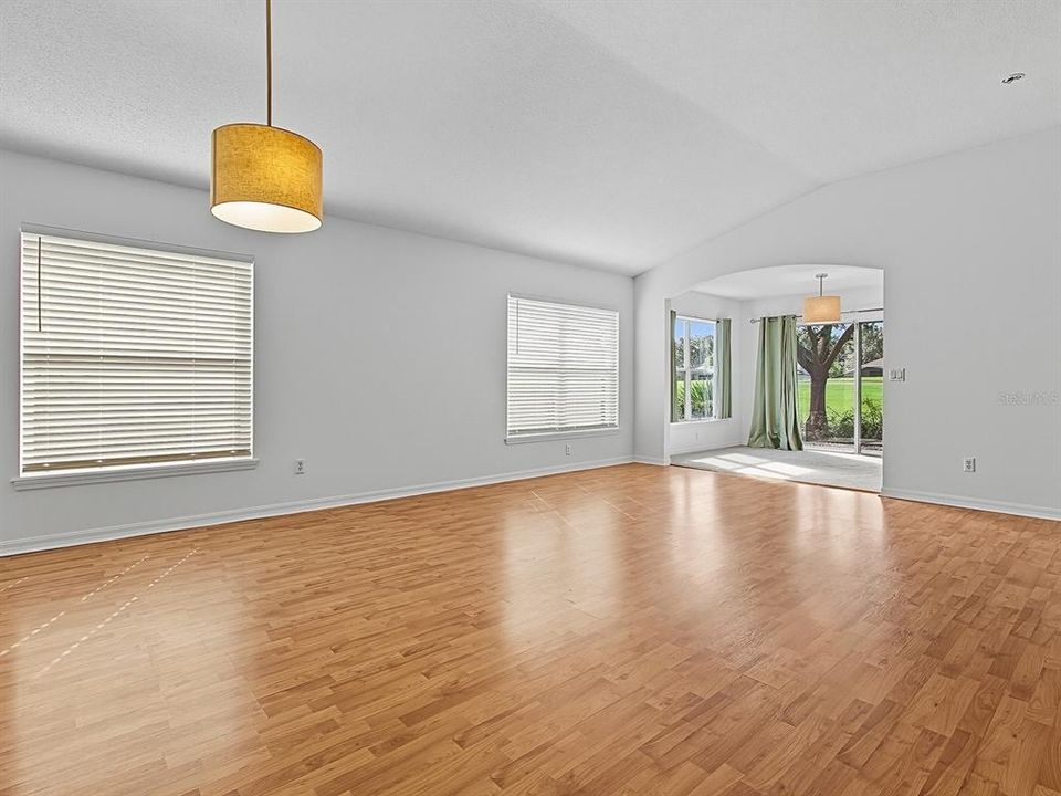 Active With Contract: $315,000 (2 beds, 2 baths, 1522 Square Feet)