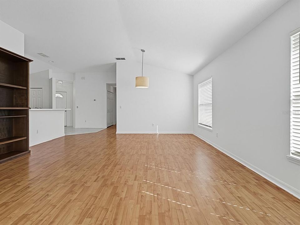 Active With Contract: $315,000 (2 beds, 2 baths, 1522 Square Feet)