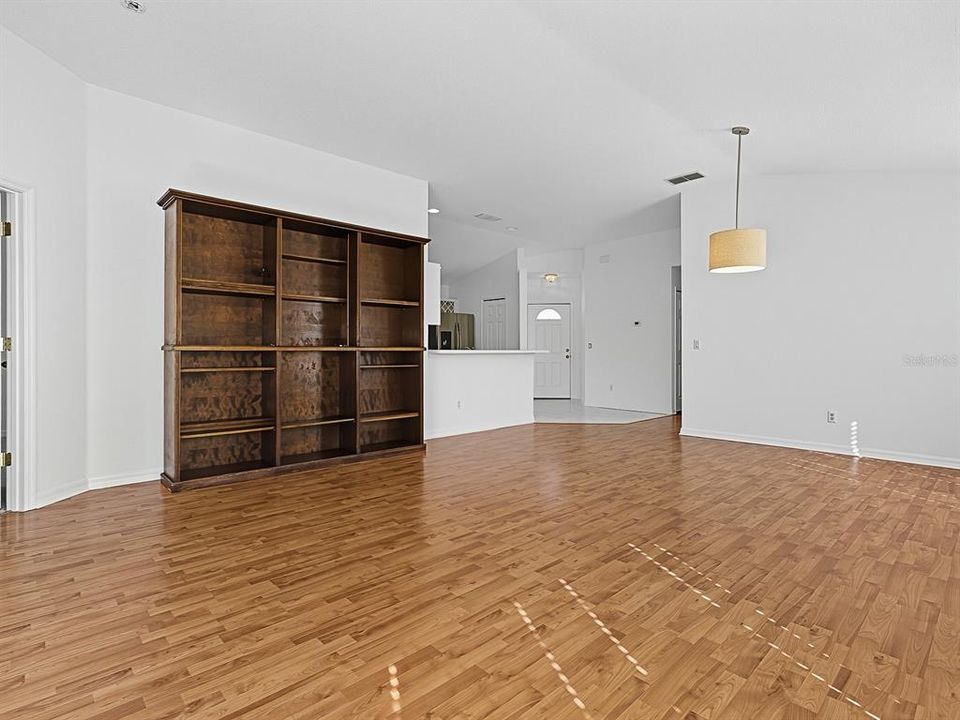 Active With Contract: $315,000 (2 beds, 2 baths, 1522 Square Feet)