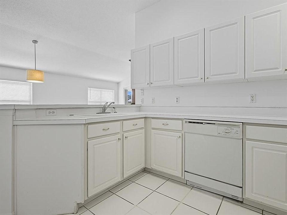 Active With Contract: $315,000 (2 beds, 2 baths, 1522 Square Feet)