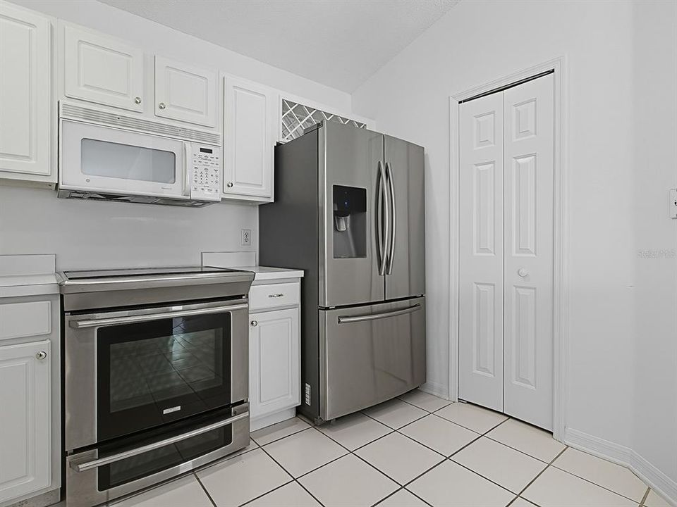 Active With Contract: $315,000 (2 beds, 2 baths, 1522 Square Feet)