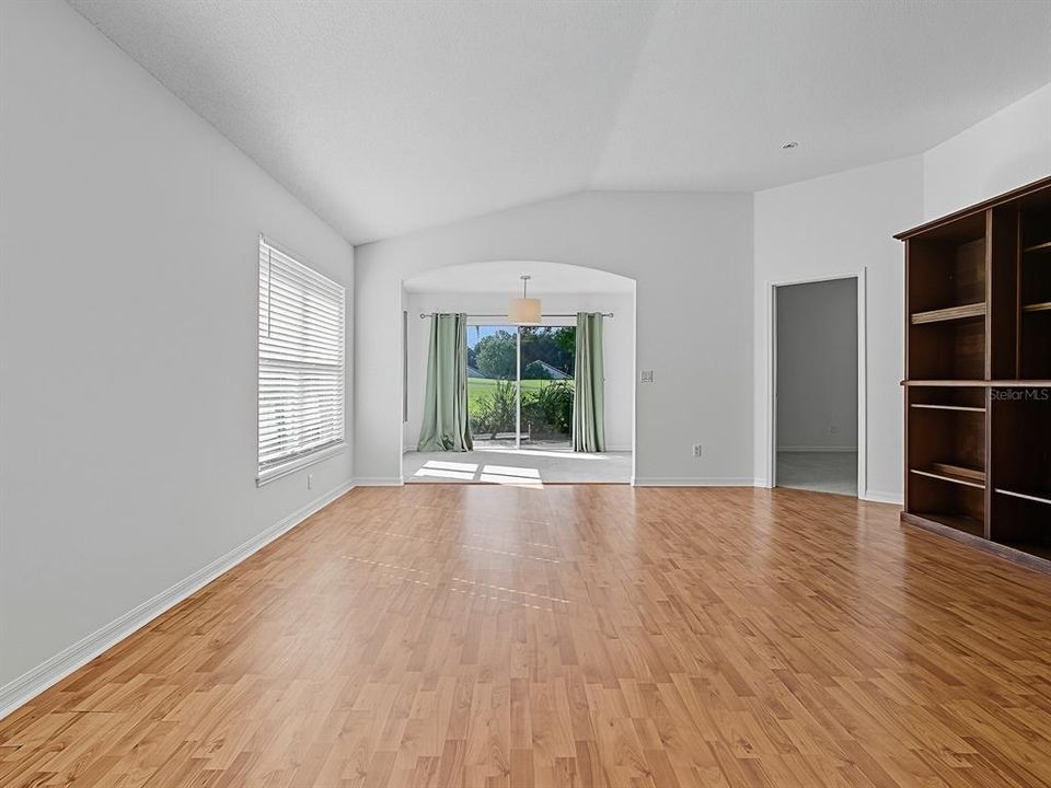 Active With Contract: $315,000 (2 beds, 2 baths, 1522 Square Feet)