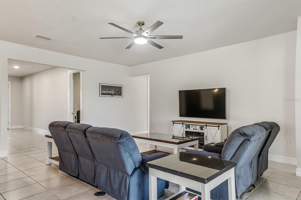 For Sale: $449,000 (4 beds, 2 baths, 2484 Square Feet)