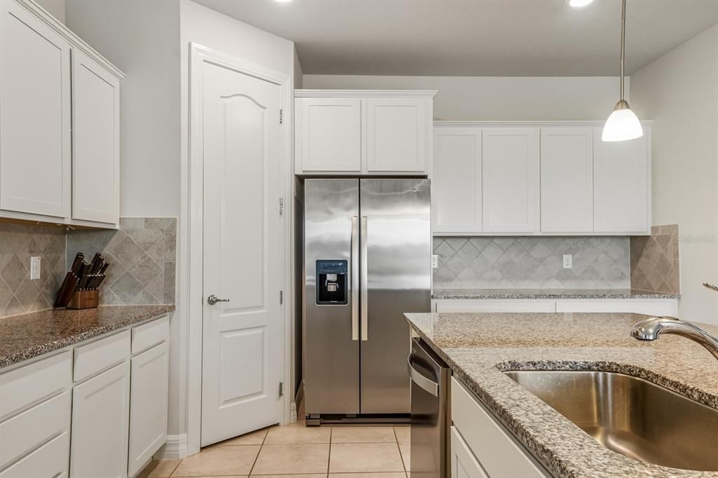 For Sale: $449,000 (4 beds, 2 baths, 2484 Square Feet)